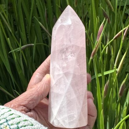 Rose Quartz Tower 12cm - Image 2